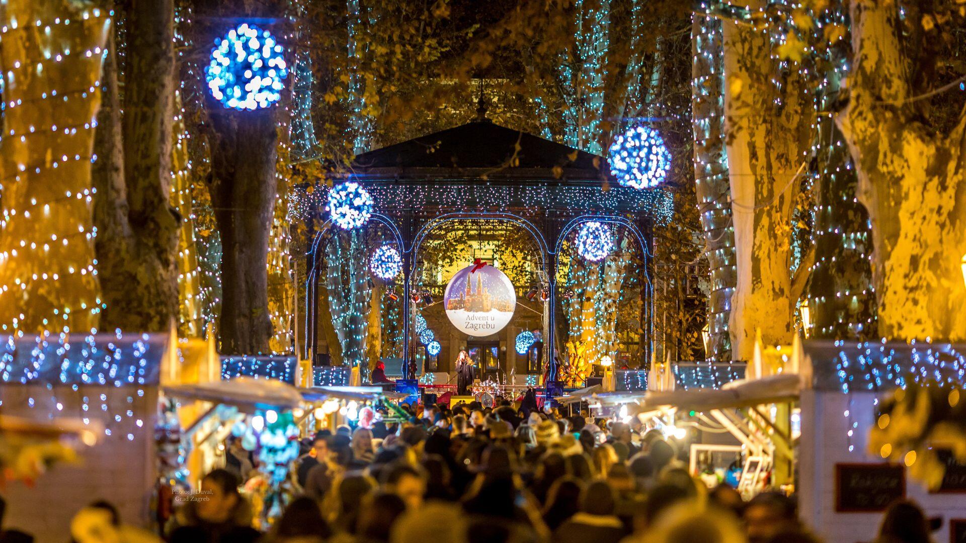 A special Christmas surprise: Dancing under the lights at Zrinjevac park!